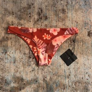 NWT Stone Fox bikini Bottoms